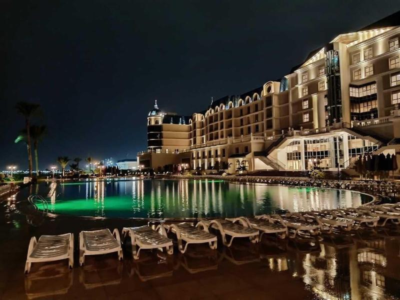 Tolip El Forsan Hotel İsmailiye Dış mekan fotoğraf The hotel at night