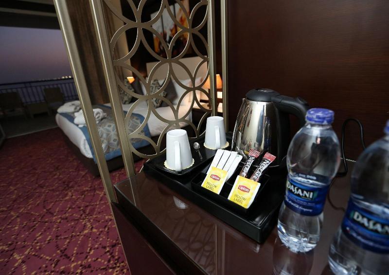 Tolip El Forsan Hotel İsmailiye Dış mekan fotoğraf Bottled water in a hotel room