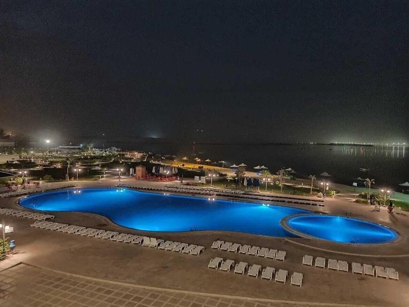 Tolip El Forsan Hotel İsmailiye Dış mekan fotoğraf The Dead Sea at night